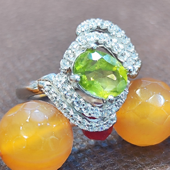 انگشتر نقره زنانه مدل سنگ زبرجد آفریقایی کد 4003 انگشتر نقره زنانه مدل سنگ زبرجد آفریقایی کد 4003