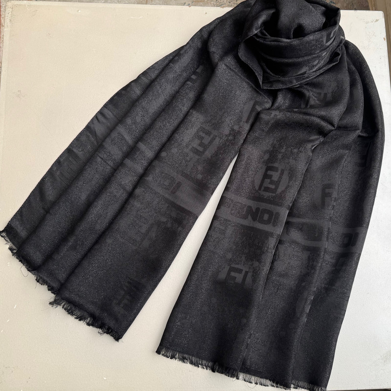 شال زنانه مدل نخ ژاکارد دورو شاین دار کد 8