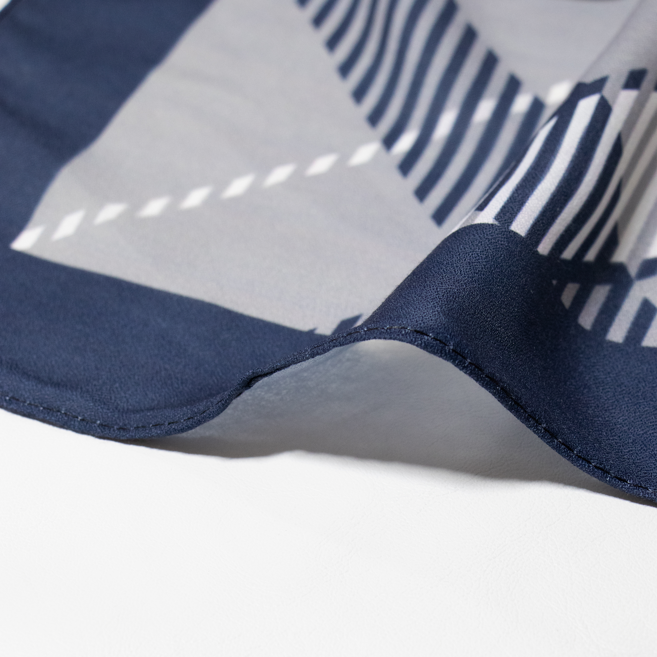 شال زنانه مدل نخی پاییزه طرح جدید هندسی 1402 کد ana-1803