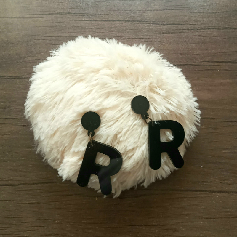 گوشواره دخترانه مدل حروف انگلیسی طرح R گوشواره دخترانه مدل حروف انگلیسی طرح R