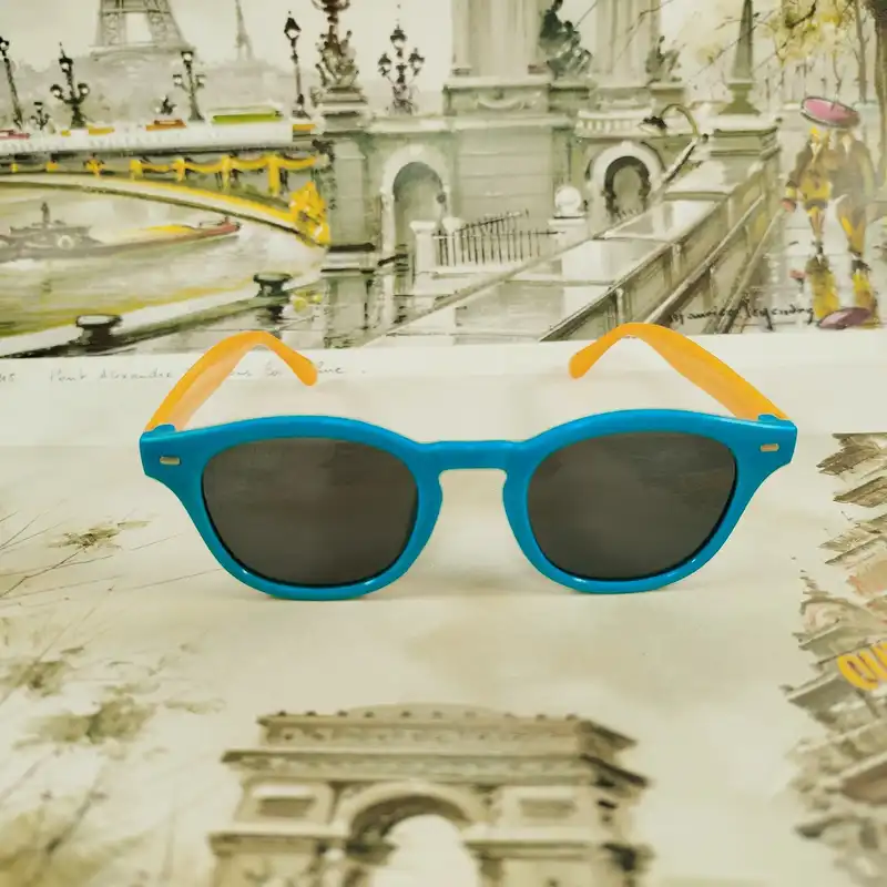 عینک آفتابی بچگانه مدل CH11 کد GR