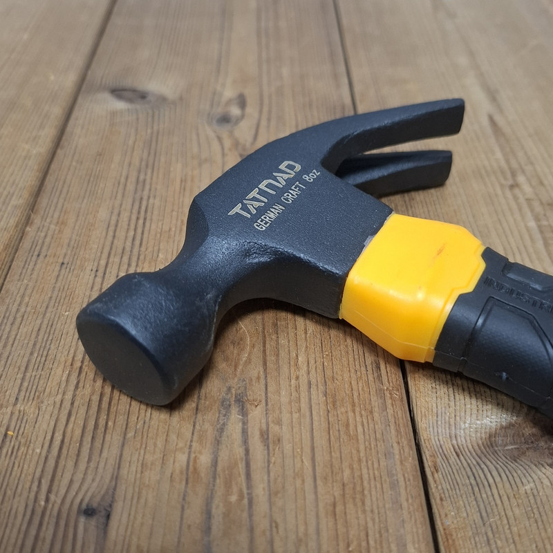 چکش میخ کش تات صنعت مدل 250G با وزن 310 گرم