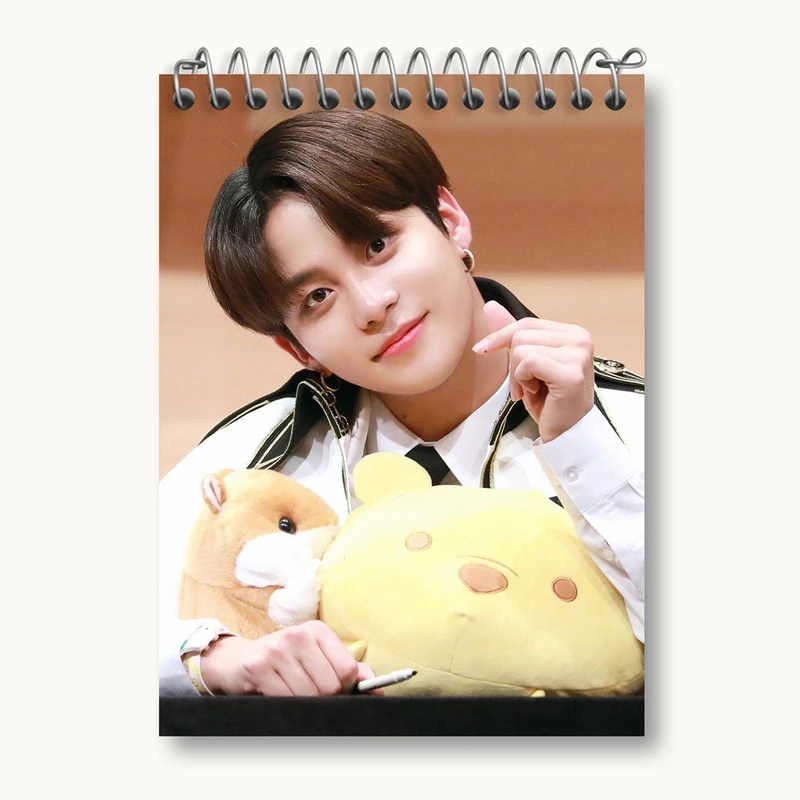 دفتر یادداشت 50 برگ خندالو مدل جونگهو گروه ایتیز ATEEZ کد 21287