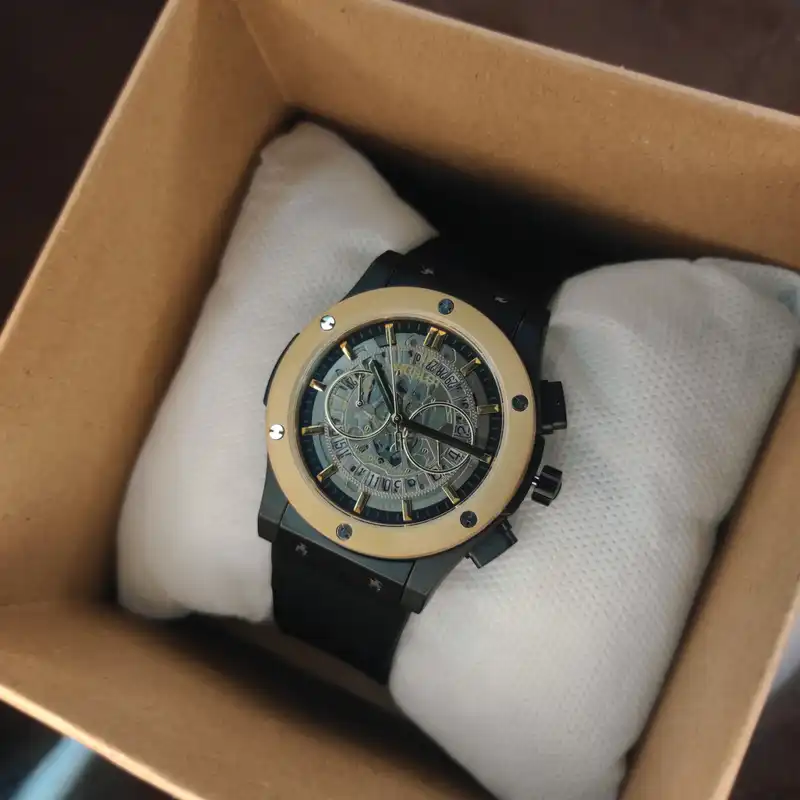 ساعت مچی عقربه ای هابلوت مدل اسکلیتون سه موتوره