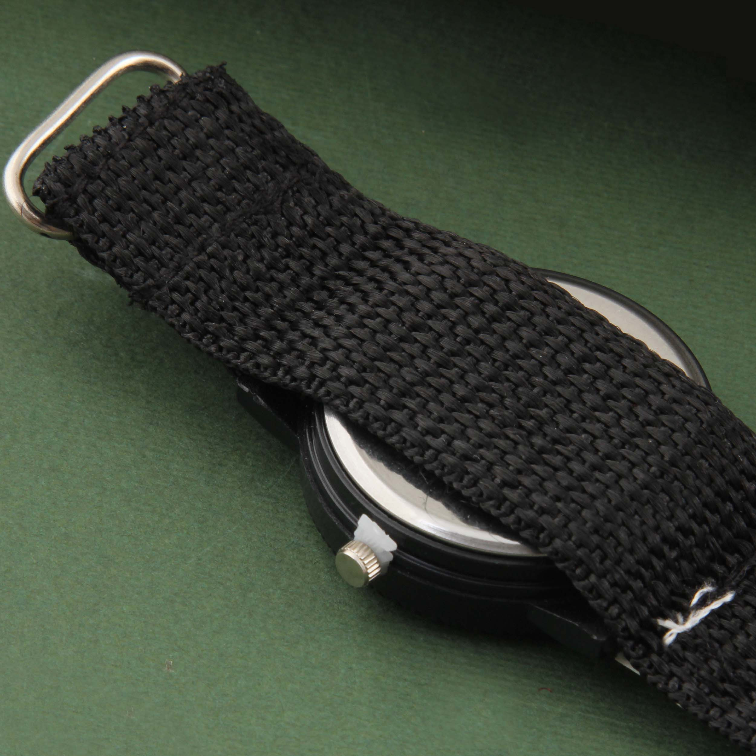 ساعت مچی عقربه ای پسرانه مدل ورزشی بند کتان چسبی طرح رئال مادرید کد WHK_098 ساعت مچی عقربه ای پسرانه مدل ورزشی بند کتان چسبی طرح رئال مادرید کد WHK_098