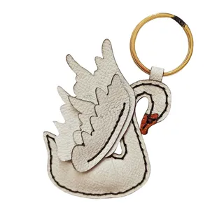 جاکلیدی چرمی مدل قو 01