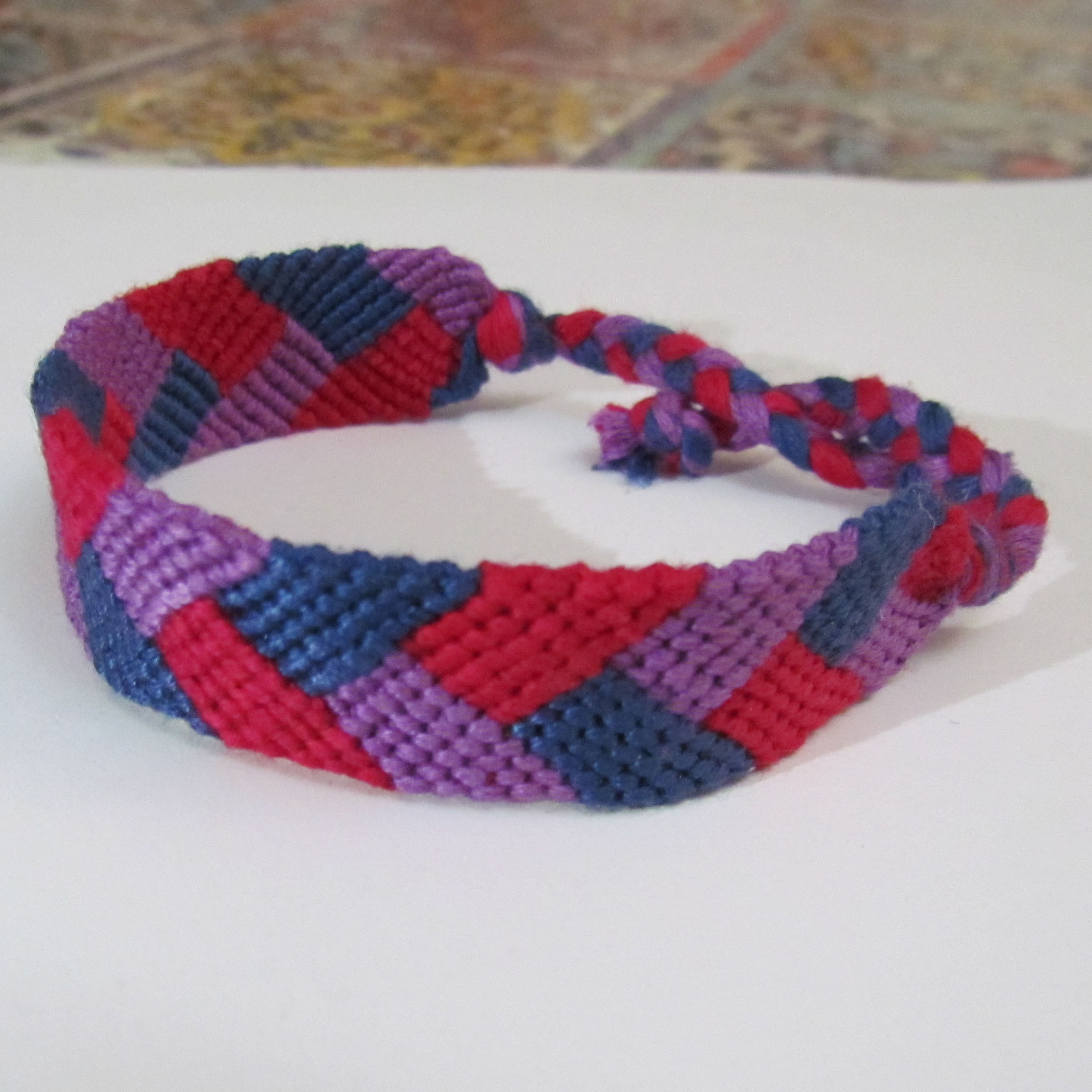 دستبند مدل نخی دستباف کد A5