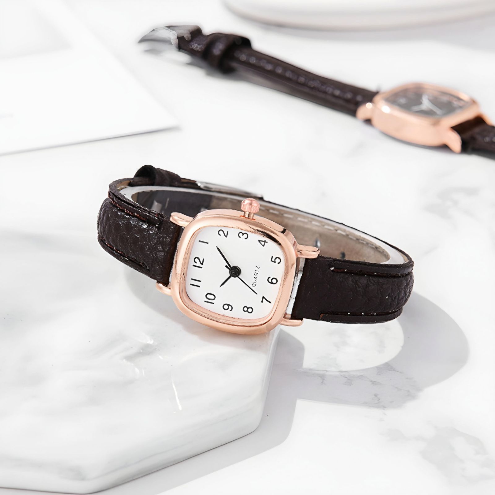 ساعت مچی عقربه ای زنانه مدل کلاسیک بند چرم کد 2 - - 5