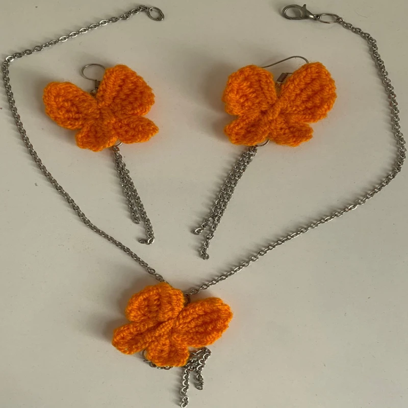 عکس شماره 3 : ست گردنبند و گوشواره دست ساز زنانه مدل پروانه کد p1