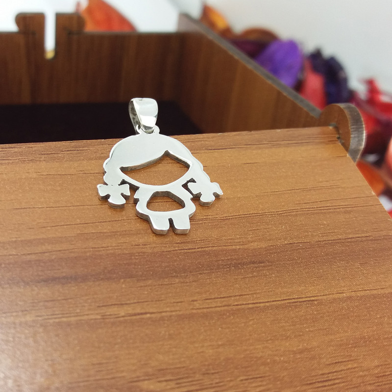 آویز گردنبند نقره زنانه مدل دختر کوچولو آویز گردنبند نقره زنانه مدل دختر کوچولو