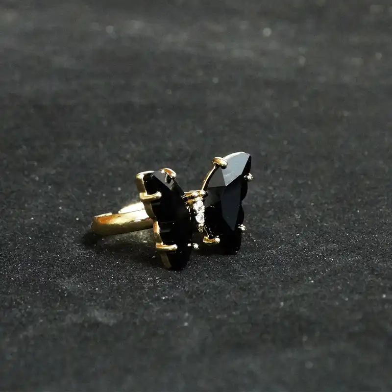 انگشتر زنانه مدل پروانه عاشق کریستالی کد BEH 11