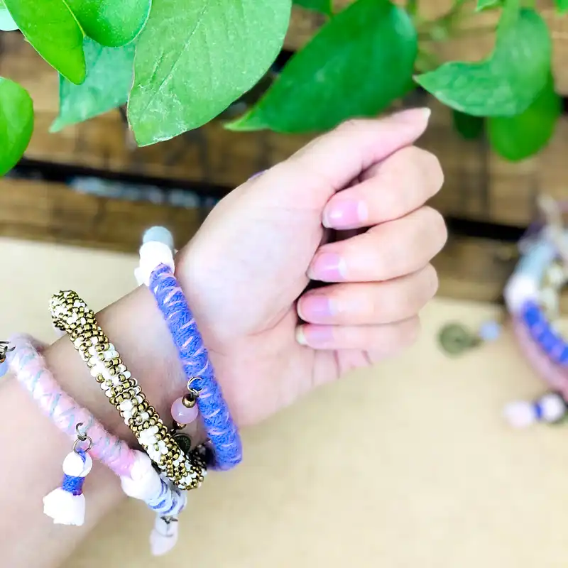 دستبند زنانه گالری میشکا مدل پاستل