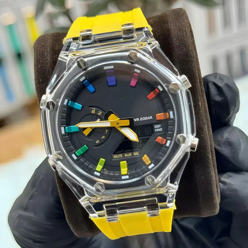 ساعت مچی عقربه ای مدل دوزمانه پمپی قاب شفافy.m