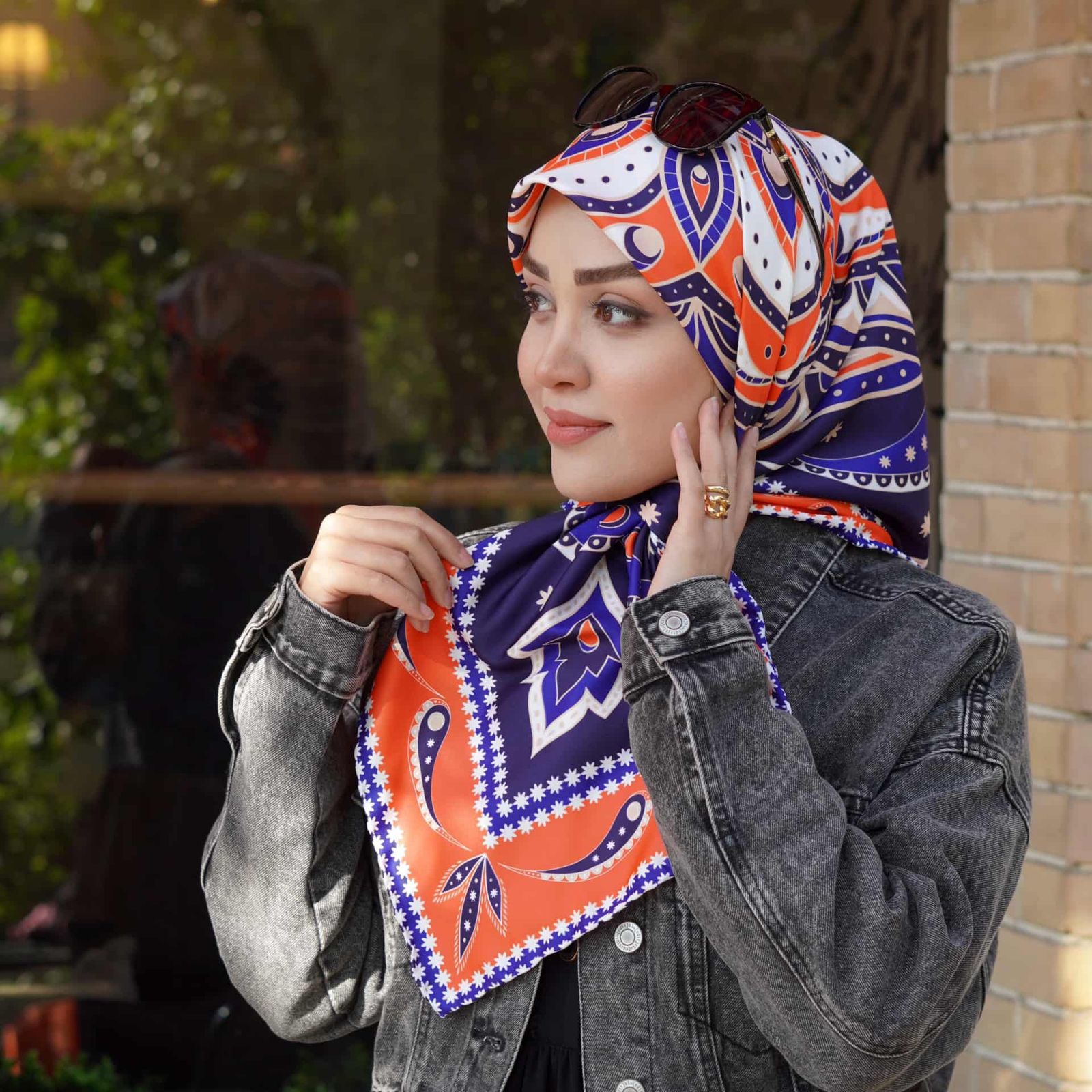 روسری زنانه مدل ابریشم توییل قواره 90 دست دوز طرح لاکچری کد ana-2930 -  - 23