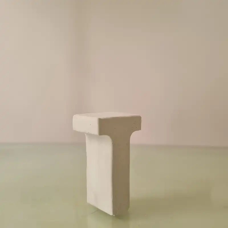 استند رومیزی تزیینی مدل حرف T