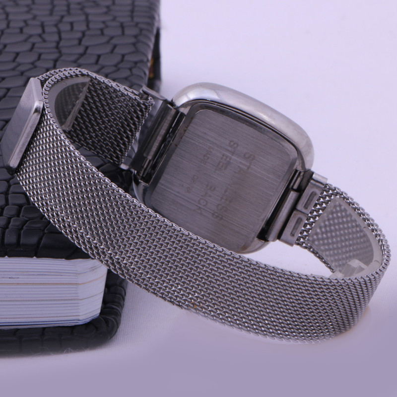 ساعت مچی دیجیتال دیتر مدل LE 3321 -NO-ME ساعت مچی دیجیتال دیتر مدل LE 3321 -NO-ME