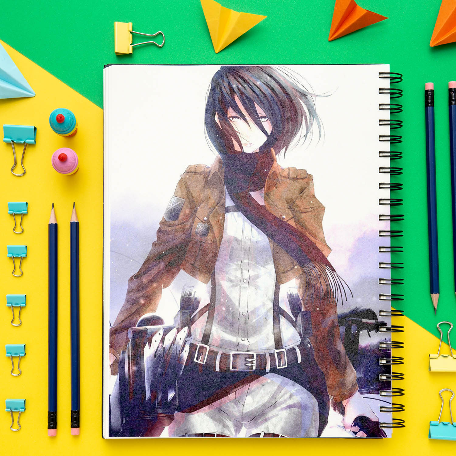 دفتر مشق باژیکان طرح انیمه اتک آن تایتان Attack On Titan کد 20211467 به همراه استیکر لپ تاپ مجموعه 14 عددی