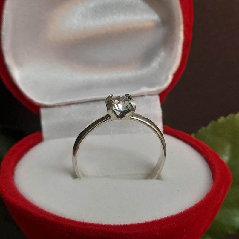 انگشتر نقره زنانه مدل تک نگین