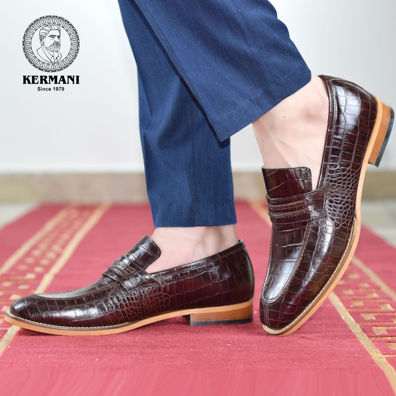 کفش مردانه کرمانی مدل چرم دستدوز طبیعی کروکو کد 1064 رنگ قهوه ای -  - 2