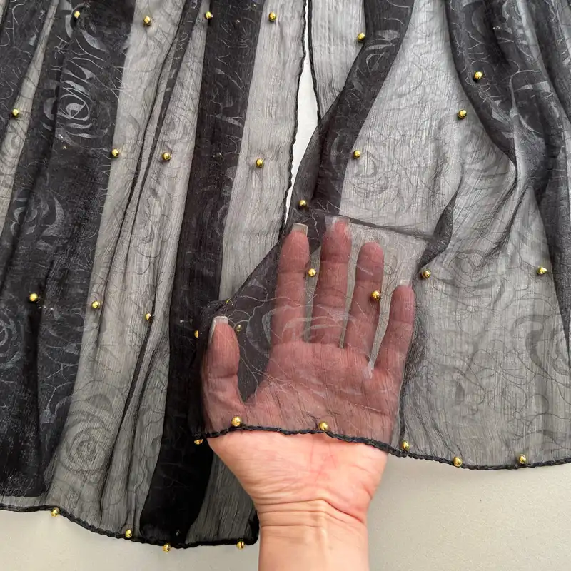 شال زنانه مدل حریر شیشه ای زمینه هایلایت گل گلی دستک مروارید پانچ شده