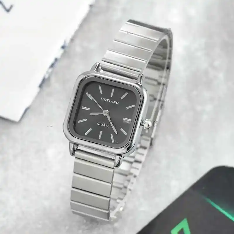 ساعت مچی عقربه ای زنانه مدل بند ریلی 06