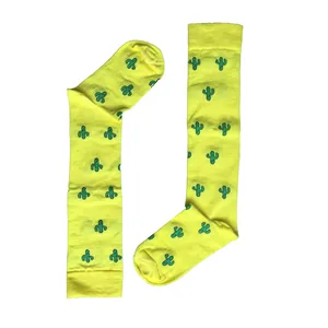 جوراب دخترانه مدل زیر زانو طرح کاکتوس رنگ زرد