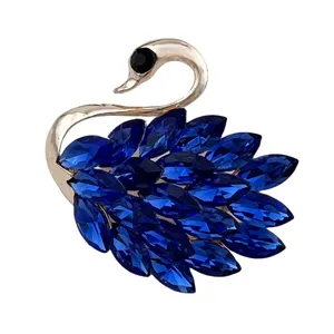 گل سینه زنانه مدل قو کد G4041