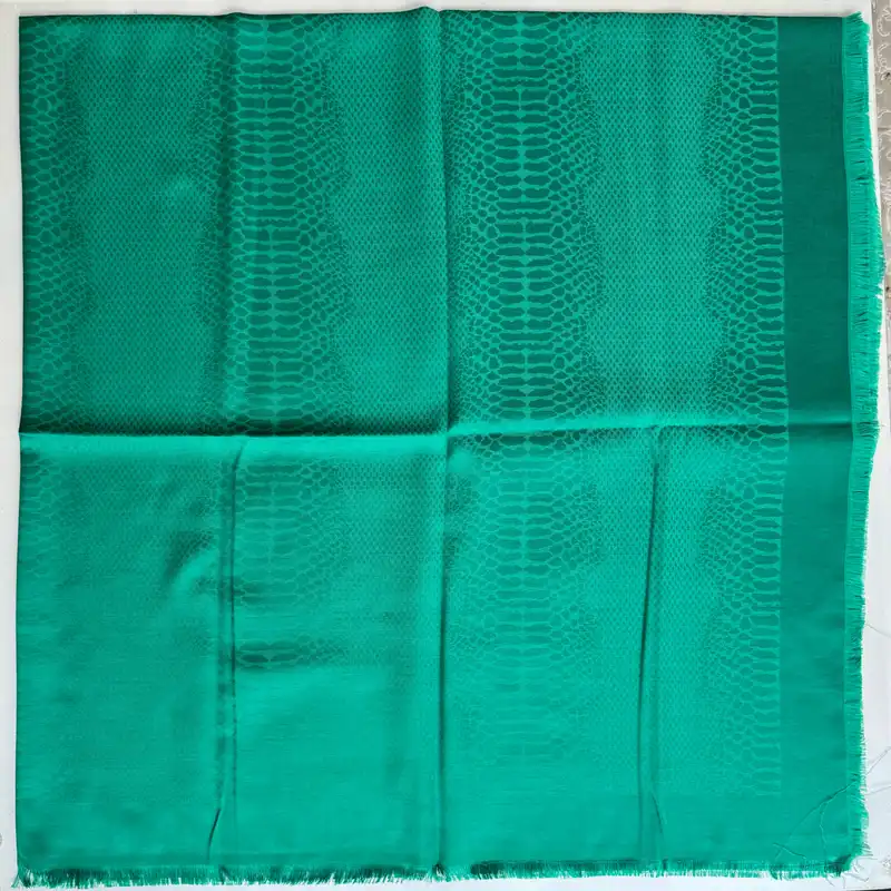 روسری زنانه مدل نخی ساده رسمی پوست ماری چهار فصل قواره بزرگ کد 7