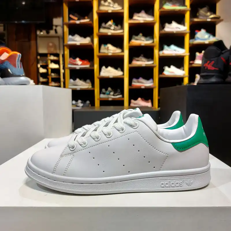 کفش پیاده روی مدل STAN SMITH WHGR-104037001
