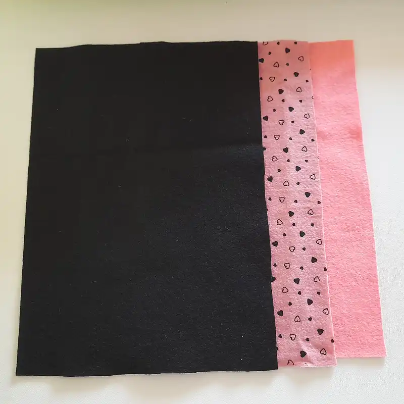 نمد مدل PB  طرح قلب بسته 3 عددی