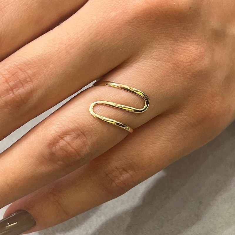 انگشتر طلا 18 عیار زنانه الی گالری مدل  خم ظریف