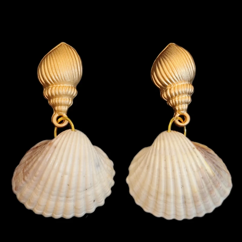 گوشواره میخی زنانه مدل صدف