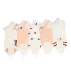 جوراب دخترانه مدل فانتزی کد 01057 بسته 5 عددی