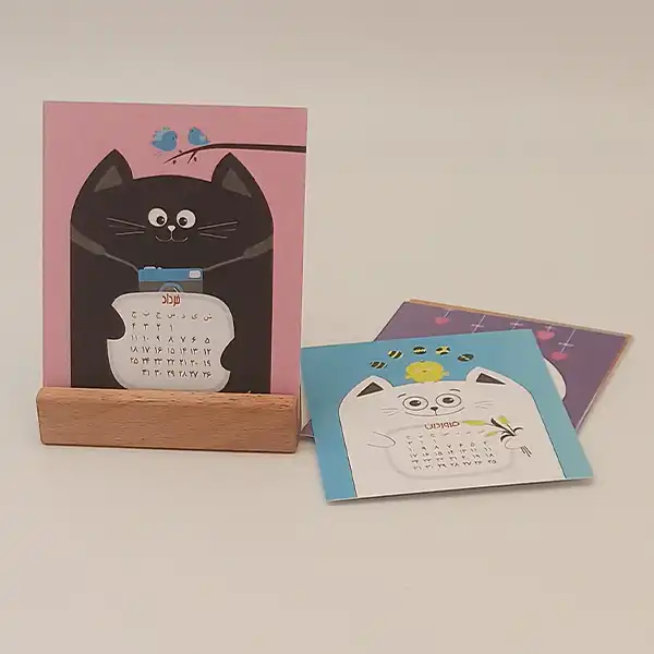تقویم رومیزی سال 1403 طرح گربه مدل پایه دار