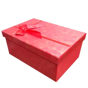 جعبه هدیه طرح طلاکوب با پاپیون کد S3