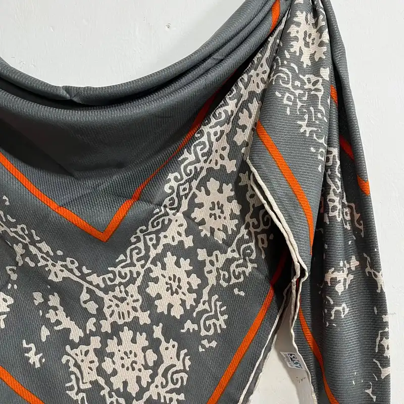 روسری زنانه مدل حاشیه گلدار ریز