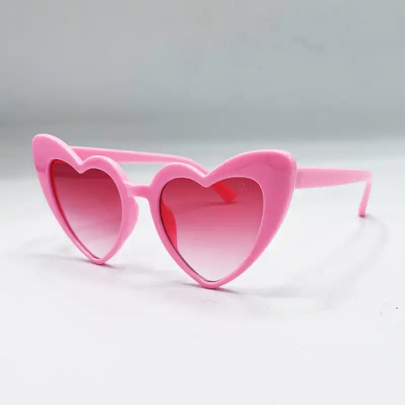 عینک آفتابی زنانه مدل قلبی