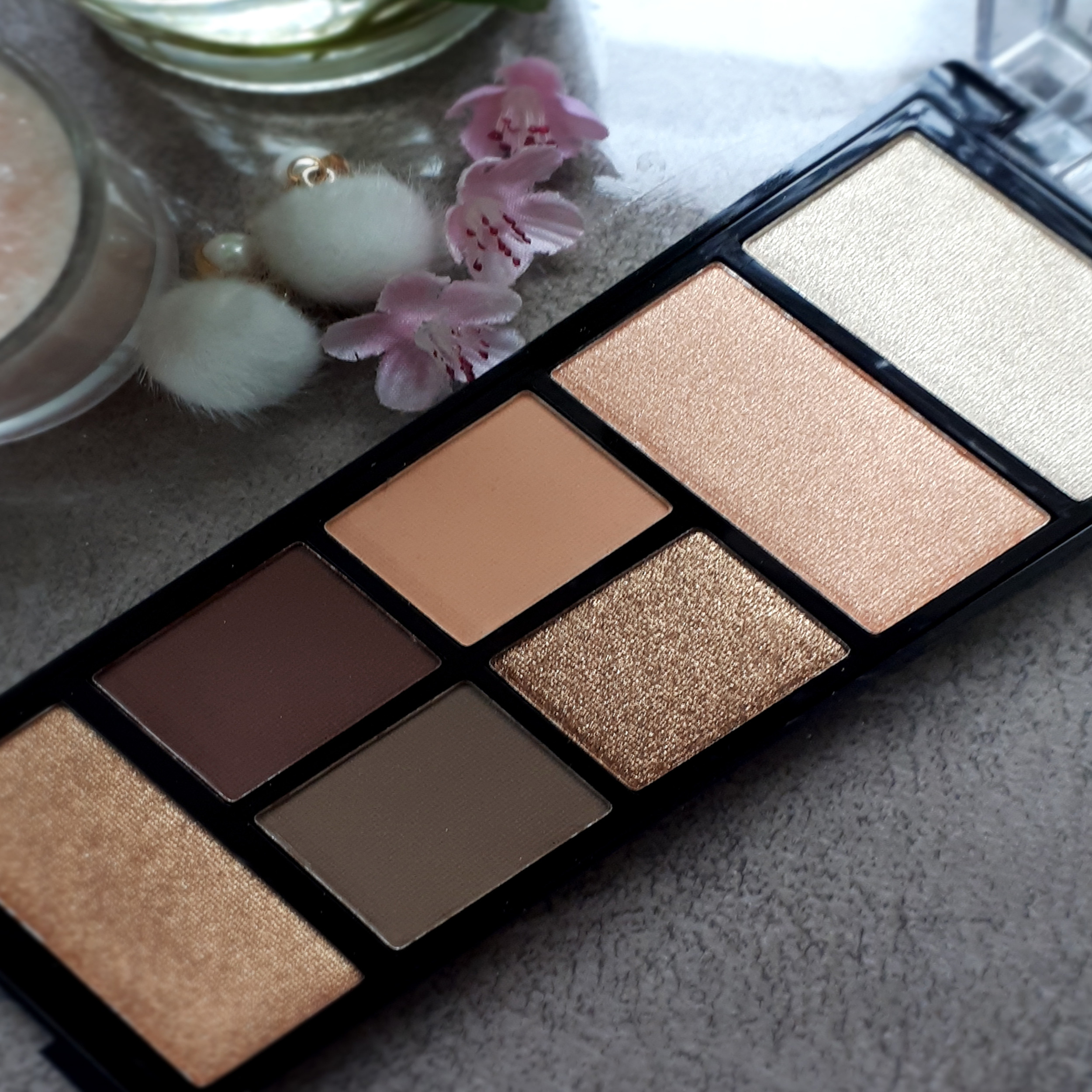 پالت سایه چشم دودو گرل مدل MAKEUP STUDIO شماره 01 پالت سایه چشم دودو گرل مدل MAKEUP STUDIO شماره 01