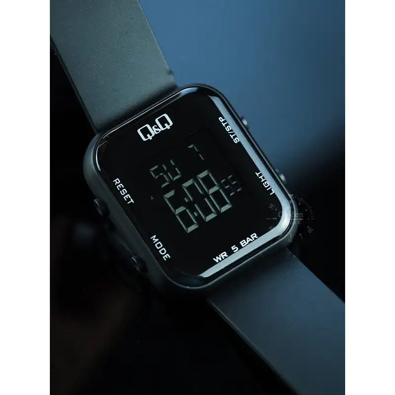 ساعت مچی دیجیتال کیو اند کیو مدل M207J002Y
