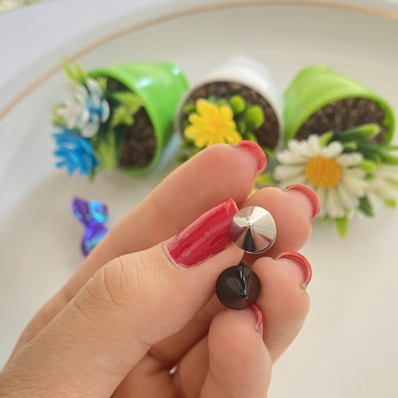 پیرسینگ گوش مدل مخروط مثلثی پیرسینگ گوش مدل مخروط مثلثی