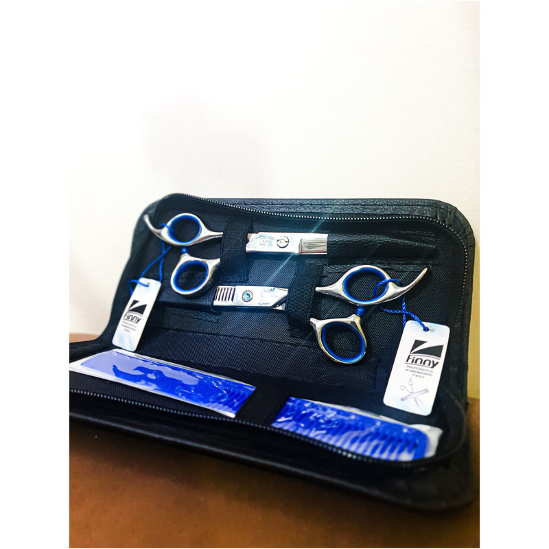 قیچی آرایشگاهی فینی مدل CARLOS به همراه قیچی پیتاژ و شانه