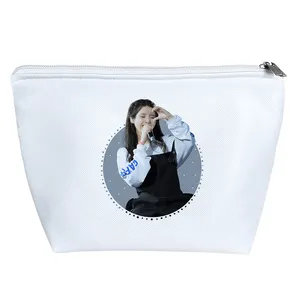 کیف لوازم آرایش دخترانه خندالو مدل گروه موسیقی آیو Ive کد 1644