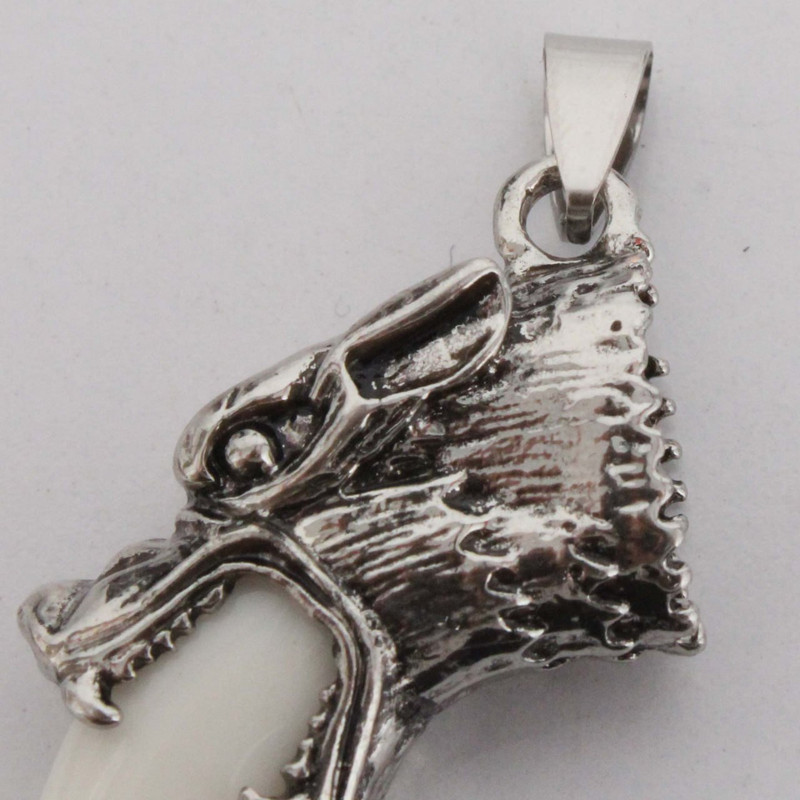 آویز گردنبند طرح دندان نیش گرگ کد 01