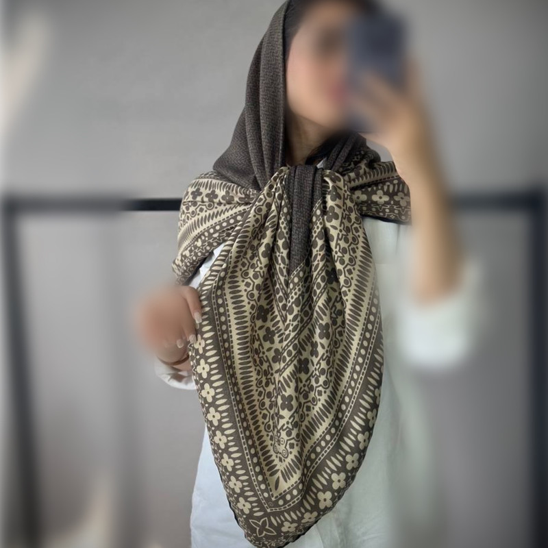 روسری زنانه مدل پاییزی زمستانی حاشیه سنتی گلدار کد 4