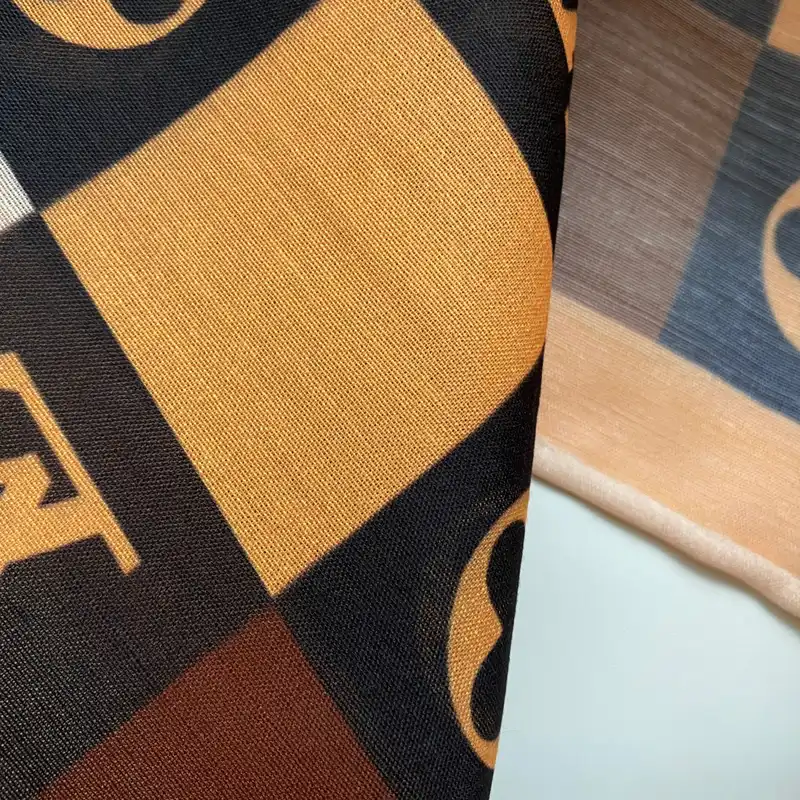 روسری زنانه مدل نخی چهارفصل قواره بزرگ کد 1311