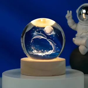 چراغ خواب مدل گوی کریستال 3D طرح دلفین و ماه عاشقانه کد 06