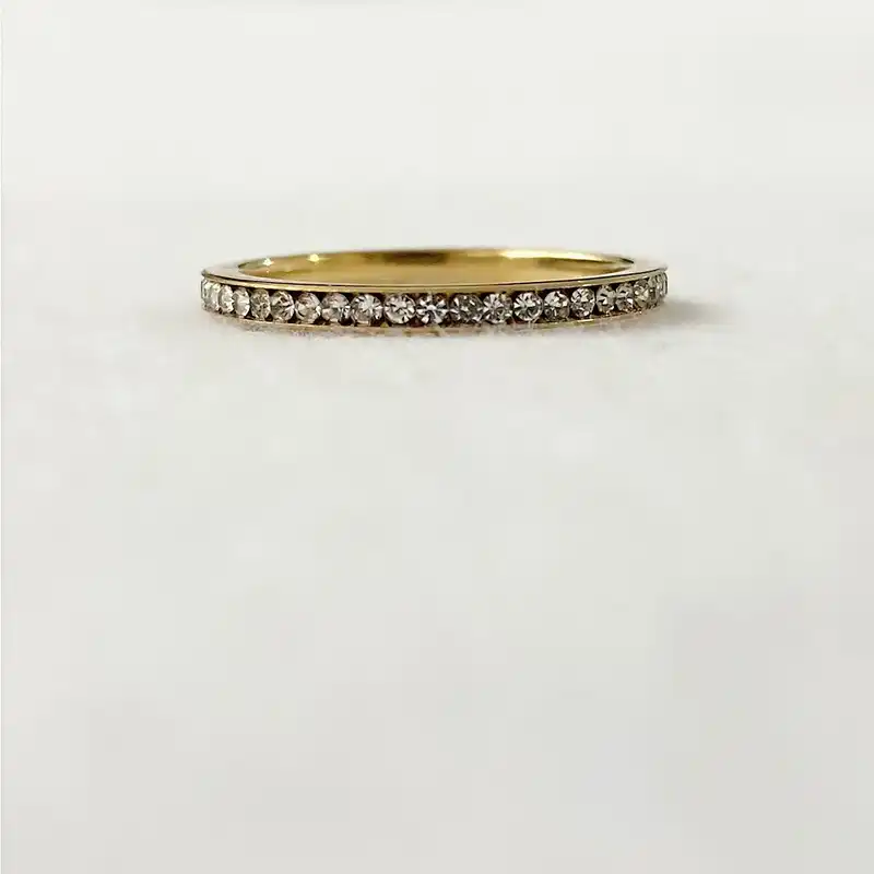 انگشتر زنانه مدل حلقه ای نگینی