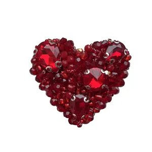 سنجاق سینه زنانه مدل جواهر دوزی MZ001