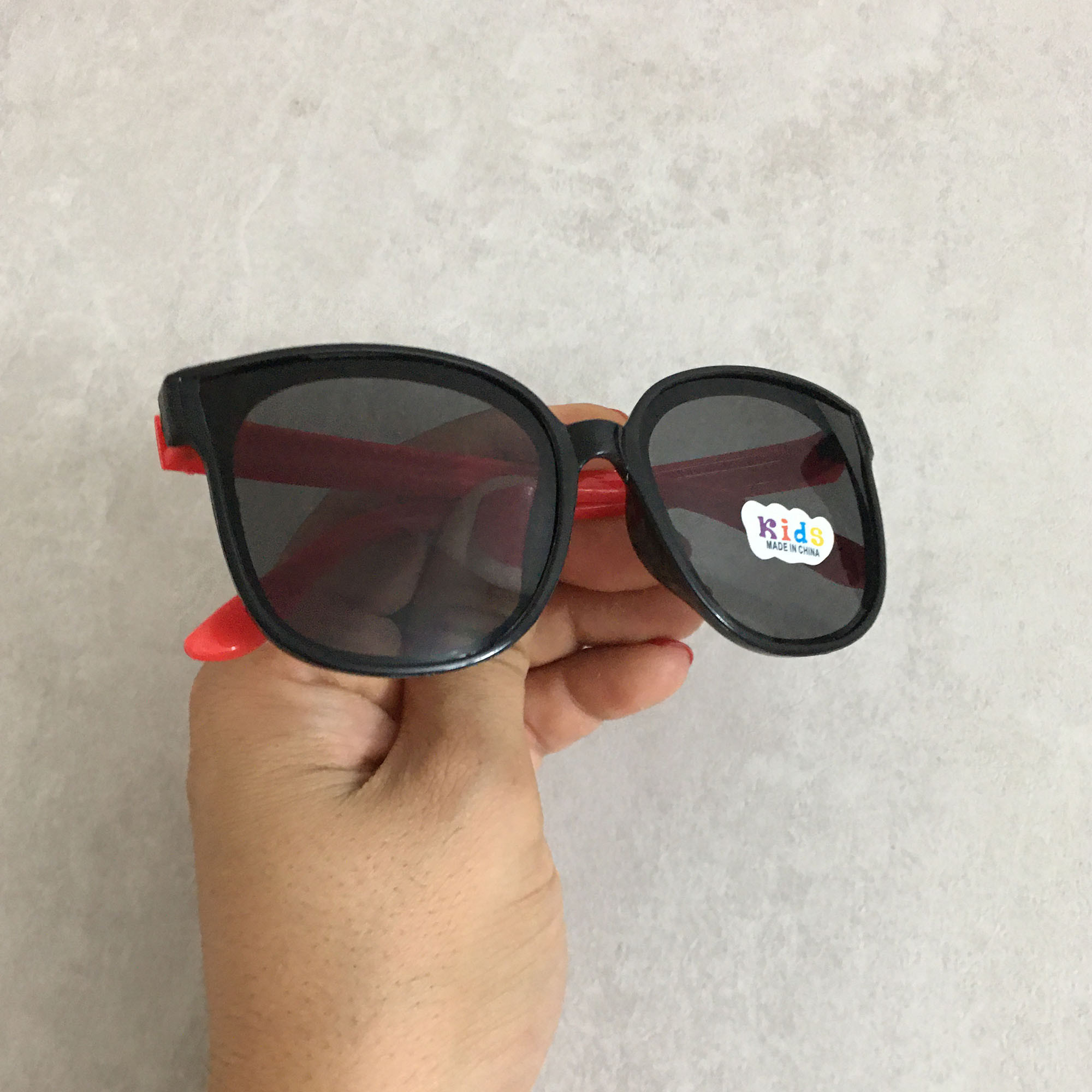 عینک آفتابی بچگانه مدل فشن کد B R 300