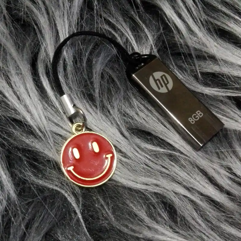 بند نگهدارنده فلش مموری مدل استیکر